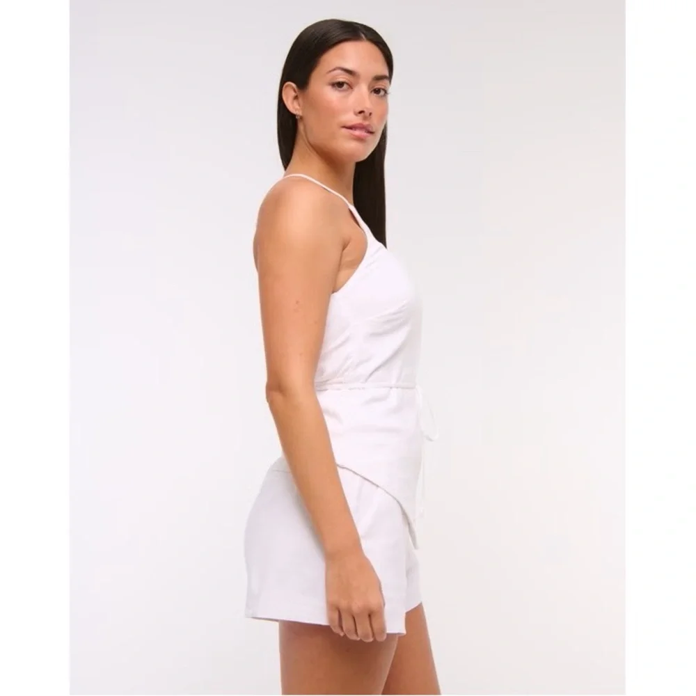 Abercrombie & Fitch Curve Love Sloane Tailored Linen-Blend High Rise Short White
